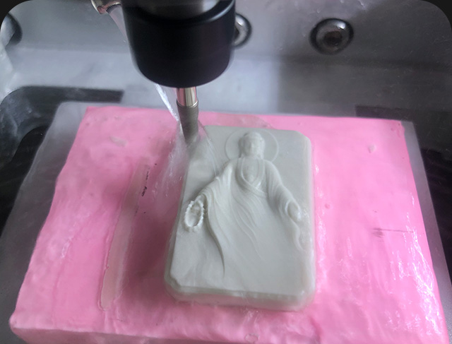 初學(xué)玉石雕刻，有什么玉雕工具_(dá)玉石雕刻機(jī)廠家