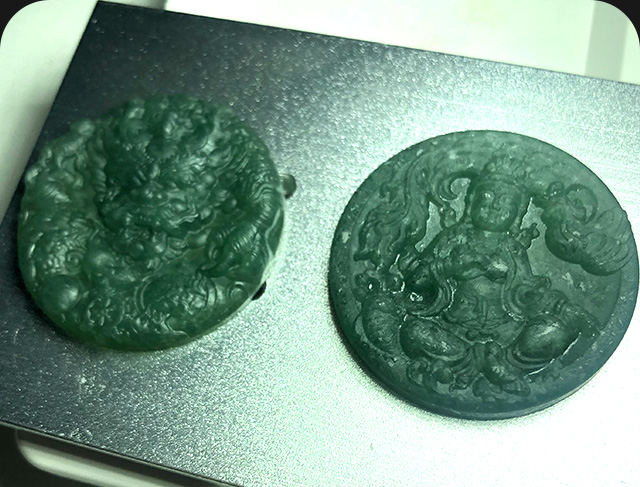 玉石雕刻機(jī)中機(jī)雕與手工雕刻那個(gè)價(jià)值大