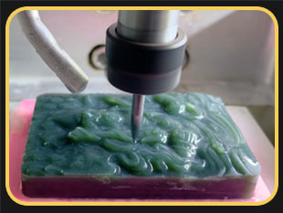 玉石雕刻機(jī) 電腦自動(dòng)雕刻玉器牌子過(guò)程案例