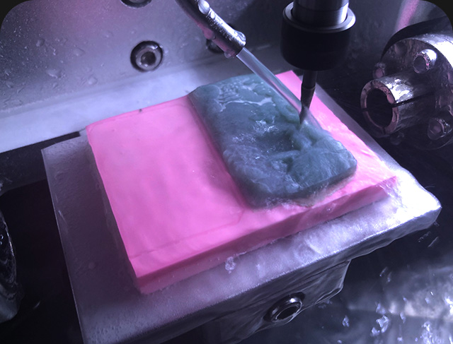 加工翡翠用電腦玉石雕刻機(jī)與手工區(qū)別效果_圖片