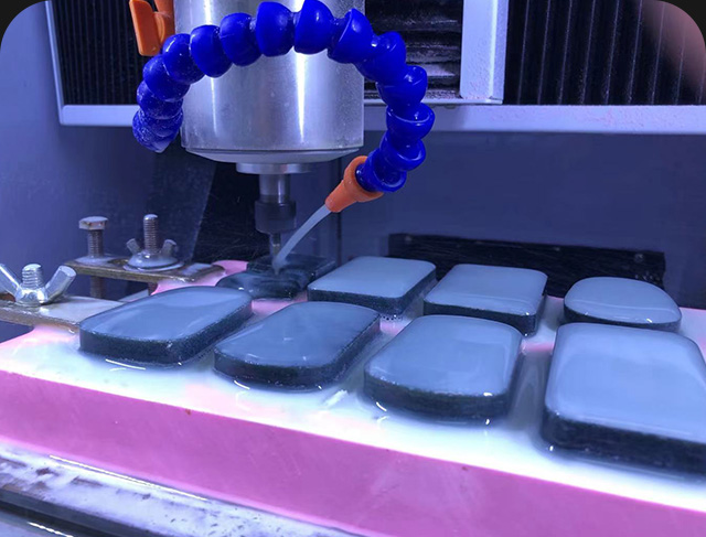 玉石雕刻機在雕刻加工方面如何把控精度的